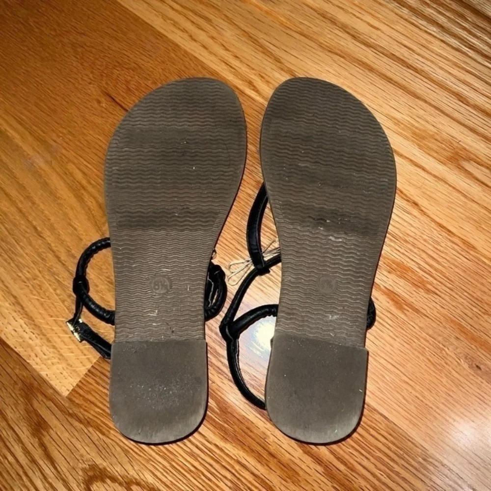 Women's Brown and Black Sandals tan and black with a gold bow sandal Merona 8.5